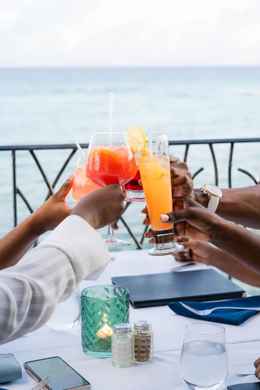 Cocktails and sours over the sea at Castaways Barbados